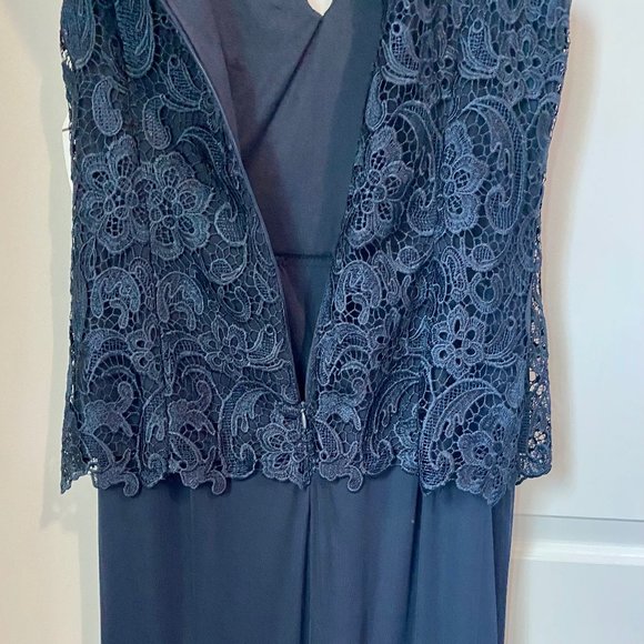 NWT Elegant Navy Chiffon & Lace Evening Dress – Size 12 - Picture 6 of 6